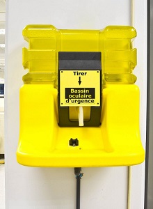 Douche mixte raccordé à une installation sanitaire 